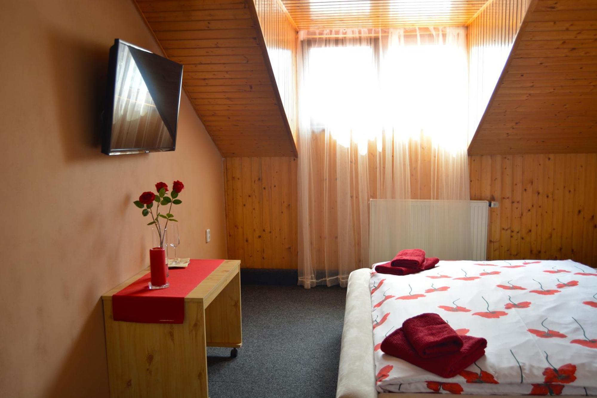Restaurace A Penzion Lutena Dolni Lutyne 외부 사진