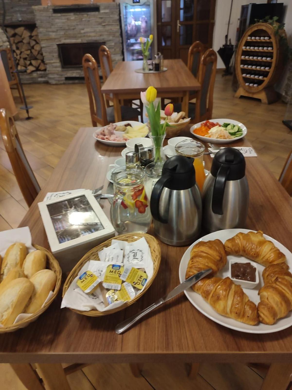 Restaurace A Penzion Lutena Dolni Lutyne 외부 사진
