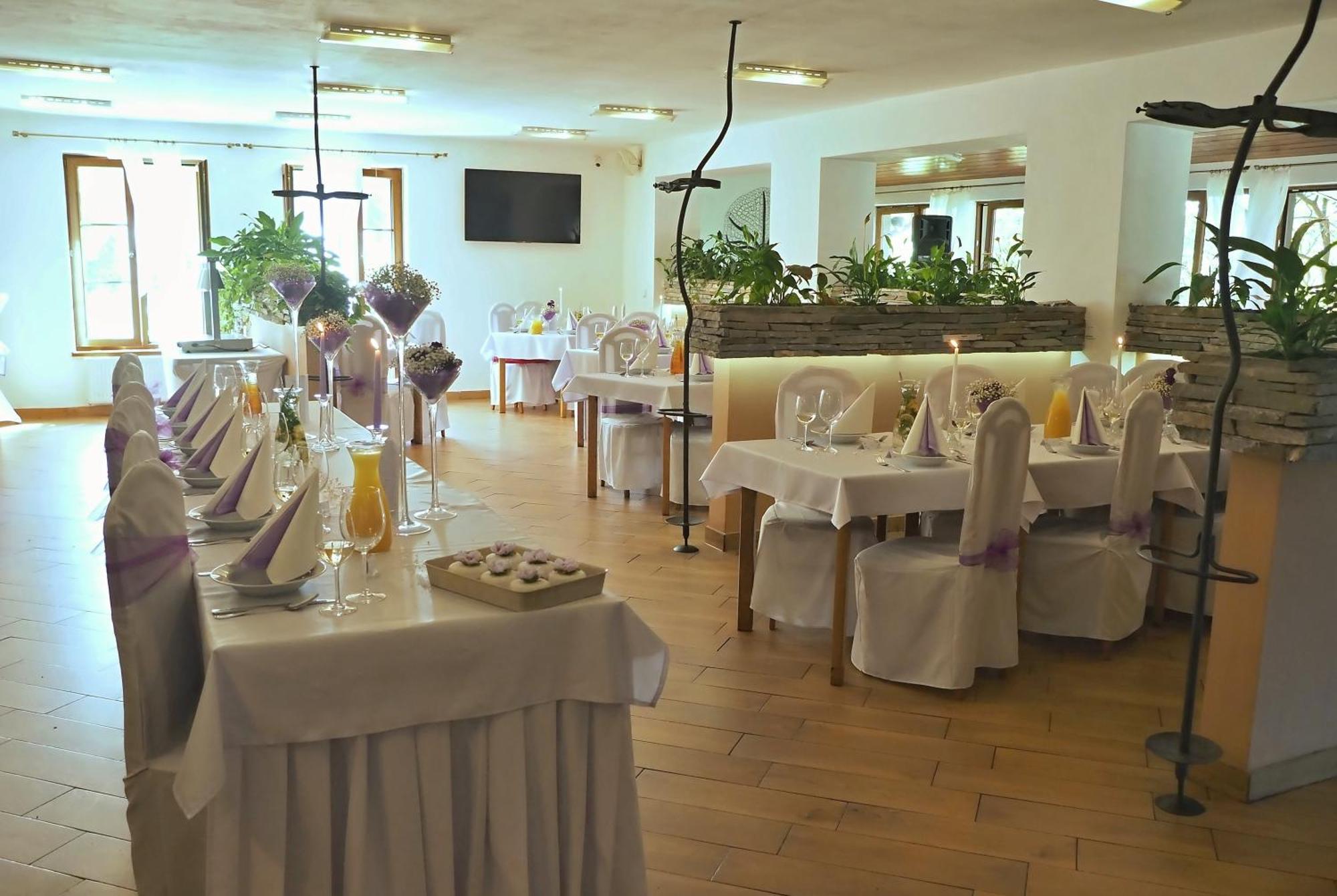 Restaurace A Penzion Lutena Dolni Lutyne 외부 사진