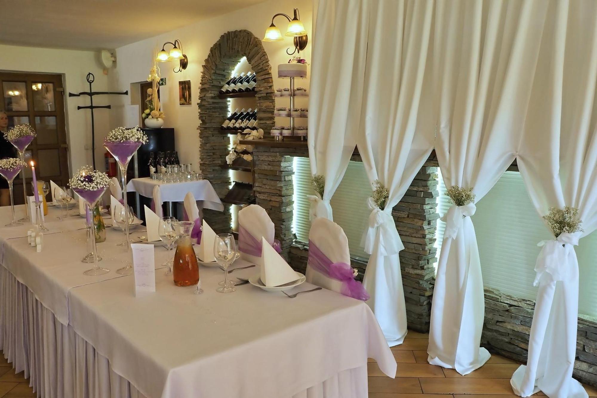 Restaurace A Penzion Lutena Dolni Lutyne 외부 사진